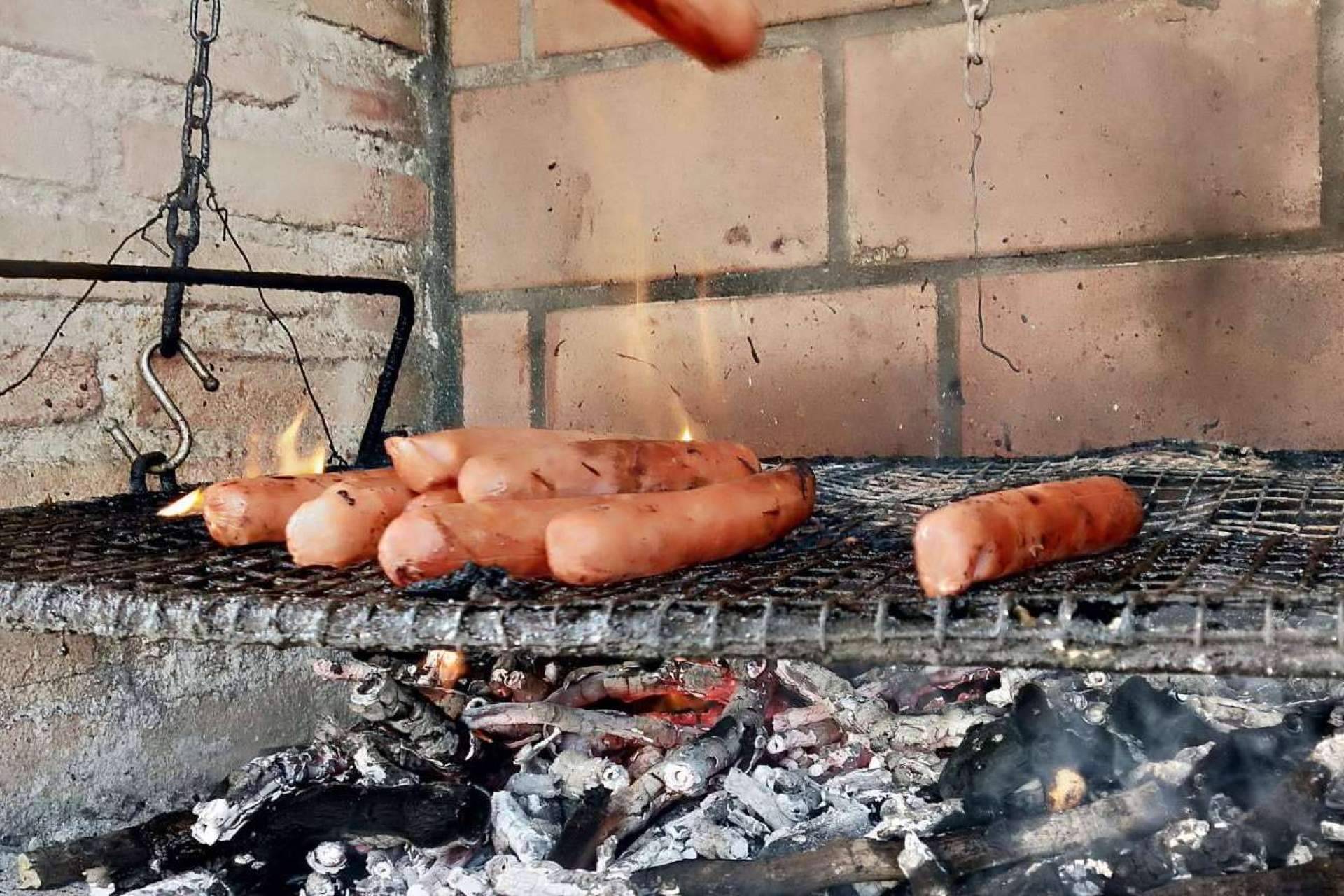 D'Carnilsa trae la salchicha ranchera colombiana a España y Europa