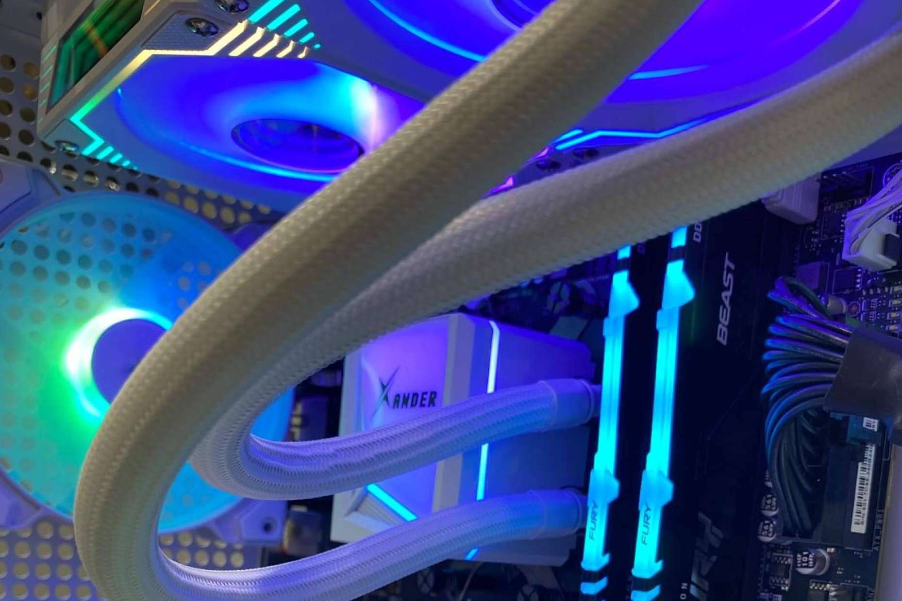 Izana Electronics; Innovación en Refrigeración para PC