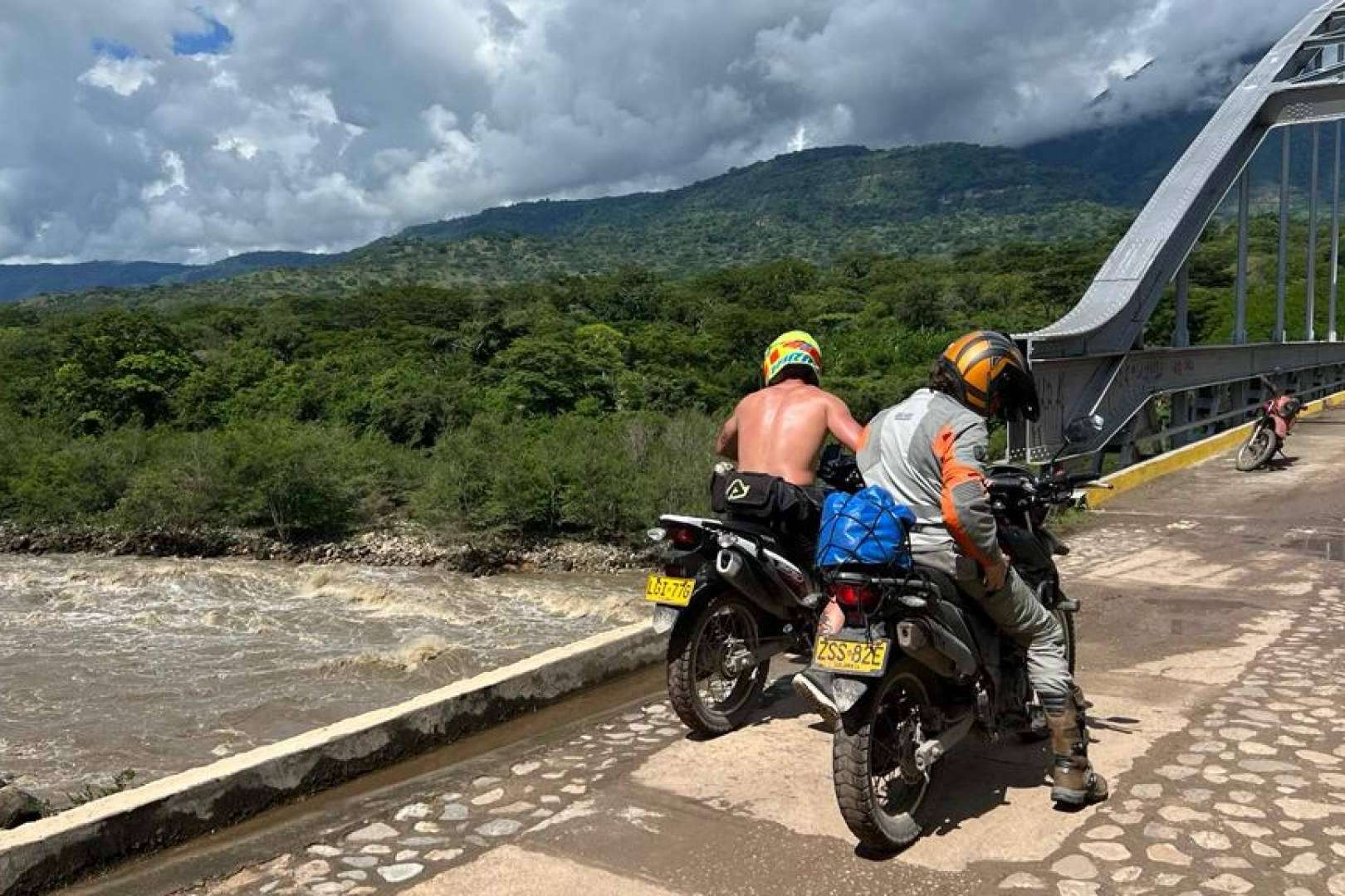 Recorrer Colombia en moto