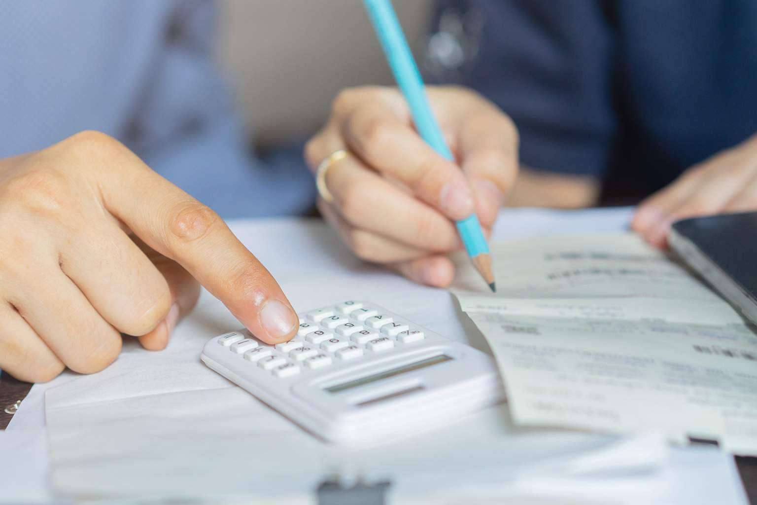 ¿Cómo reclamar ante la AEAT la devolución del IVA de una factura impagada?