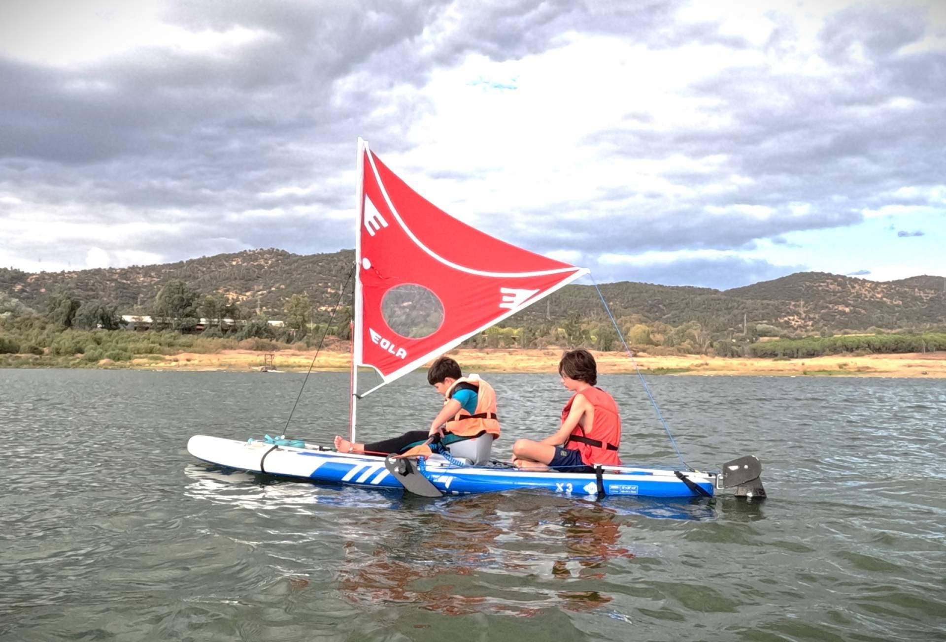 EOLA potencia el WINDSUP y WINDKAYAK con velas y accesorios de calidad