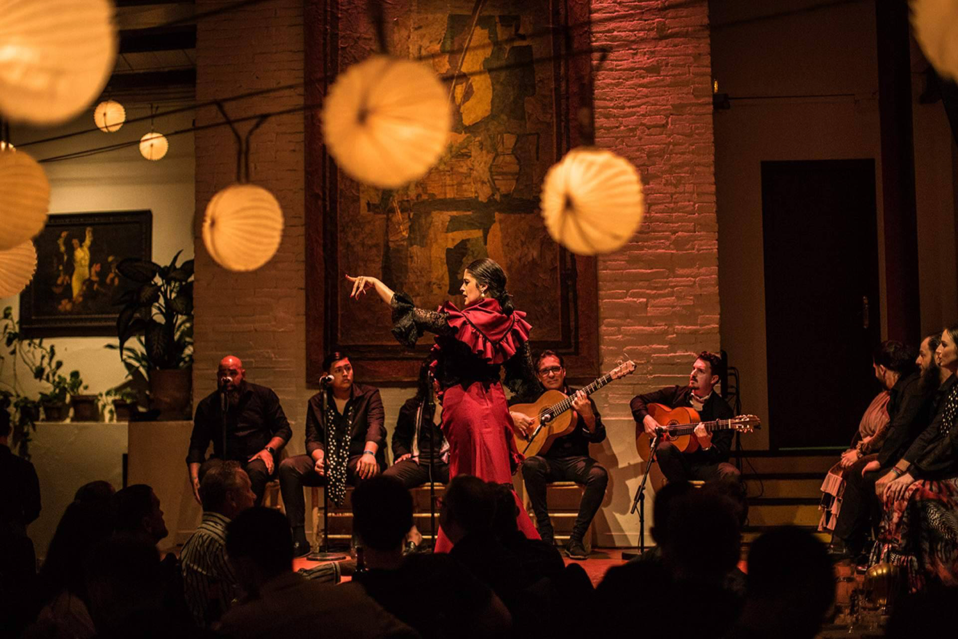 Los españoles se apropian de los tablaos y el flamenco; el caso Tablao de Carmen Flamenco