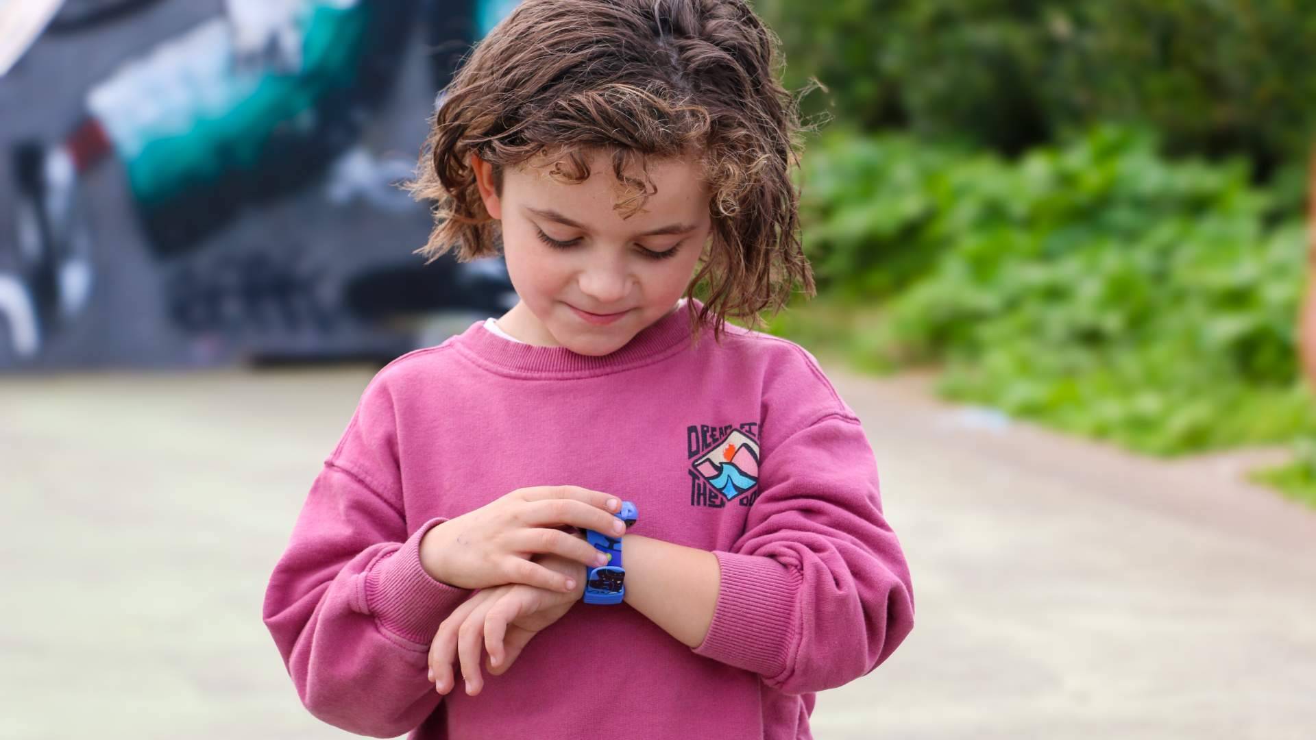 SaveFamily defiende la independencia progresiva de los niños frente al control digital invasivo