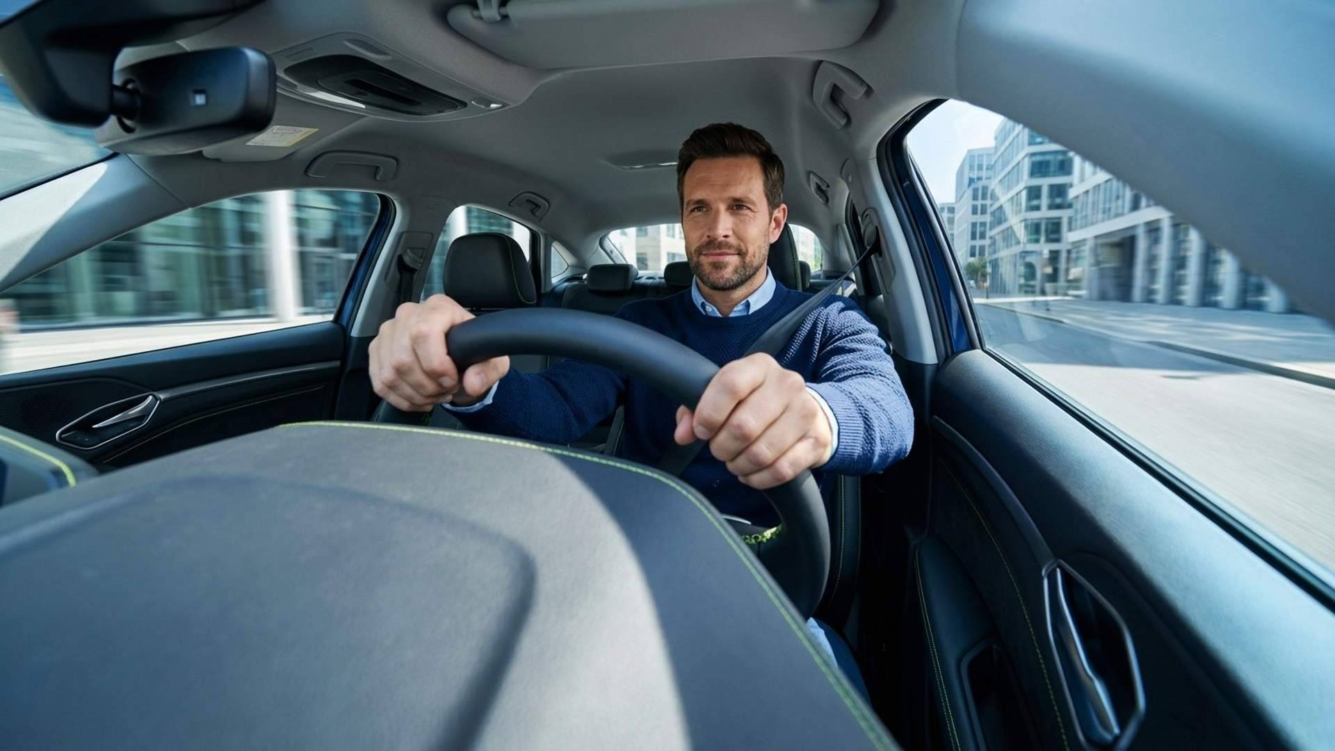 Casi la mitad de los españoles ya contratan su seguro de coche de forma digital según un estudio de Allianz Direct