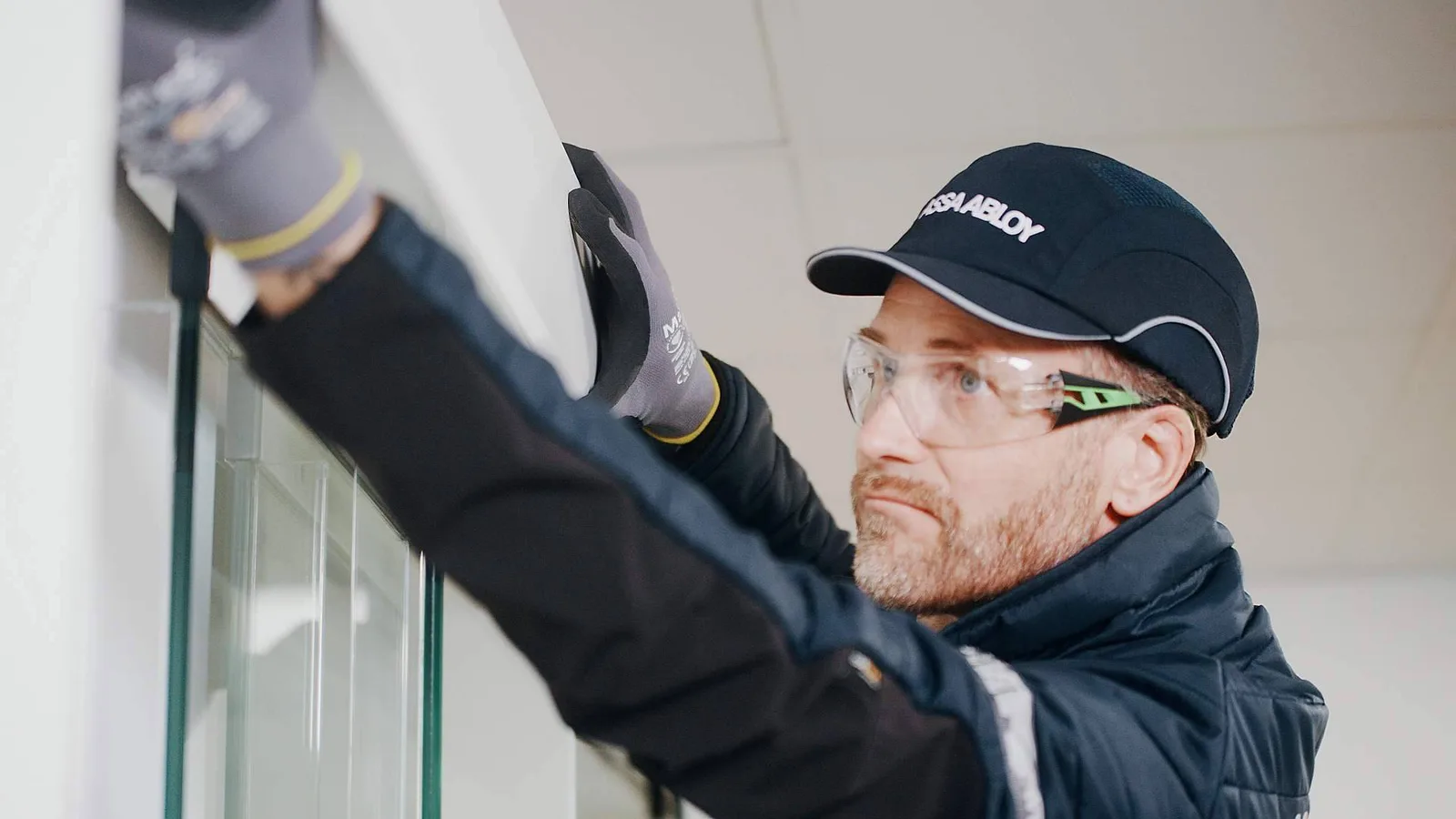 ASSA ABLOY refuerza la importancia del mantenimiento profesional en puertas automáticas y sistemas de control de accesos